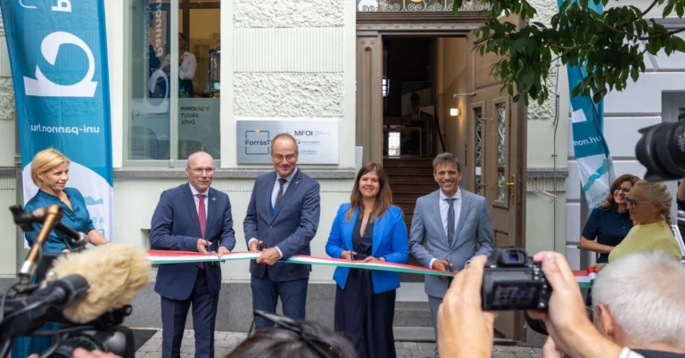 Nagy nap Veszprémben: Megnyílt a ForrásTÉR!